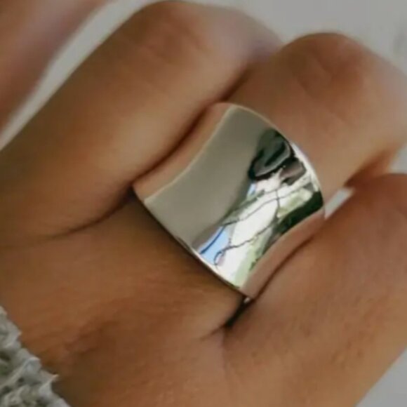 Vintage Boho Style Smooth Concave Wide Cigar Unisex Band Statement Ring - Picture 2 of 4
